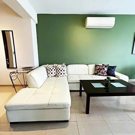 Stylish 2br With Balcony And Parking Near Saint Lazarus And Finikoudes 公寓