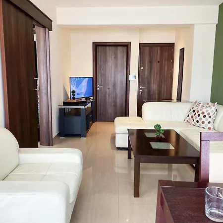 아파트 Stylish 2br With Balcony And Parking Near Saint Lazarus And Finikoudes *