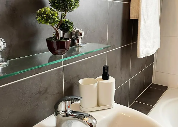 Apartment Stylish 2br With Balcony And Parking Near Saint Lazarus And Finikoudes *