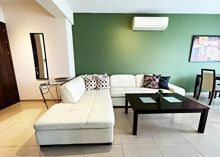 Stylish 2br With Balcony And Parking Near Saint Lazarus And Finikoudes Apartment