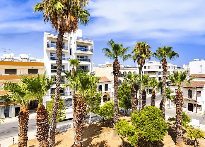 Apartment Stylish 2br With Balcony And Parking Near Saint Lazarus And Finikoudes