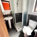 아파트 Stylish 2br With Balcony And Parking Near Saint Lazarus And Finikoudes 라르나카
