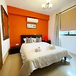 Stylish 2br With Balcony And Parking Near Saint Lazarus And Finikoudes