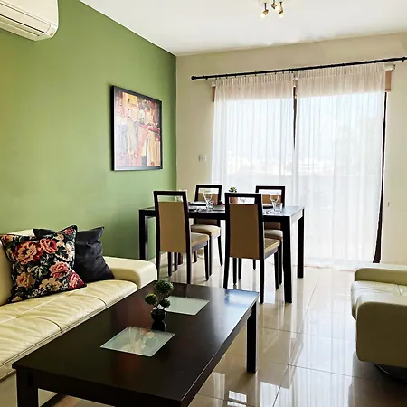 Stylish 2br With Balcony And Parking Near Saint Lazarus And Finikoudes 아파트 라르나카