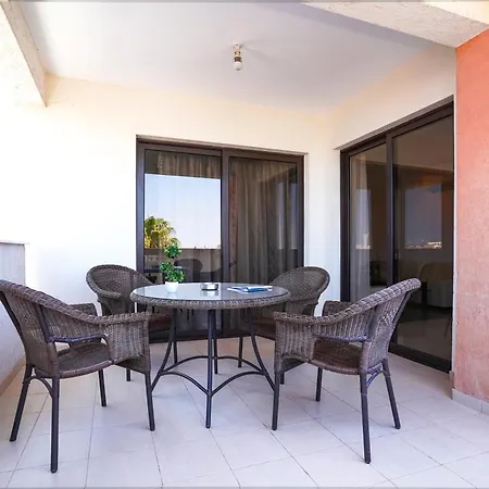 Stylish 2br With Balcony And Parking Near Saint Lazarus And Finikoudes 아파트 *