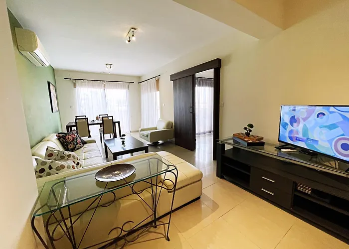 Apartment Stylish 2br With Balcony And Parking Near Saint Lazarus And Finikoudes Larnaka