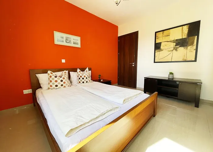 Stylish 2br With Balcony And Parking Near Saint Lazarus And Finikoudes Apartment *