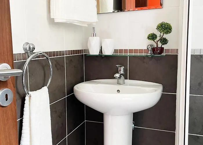 Stylish 2br With Balcony And Parking Near Saint Lazarus And Finikoudes Apartment Larnaka