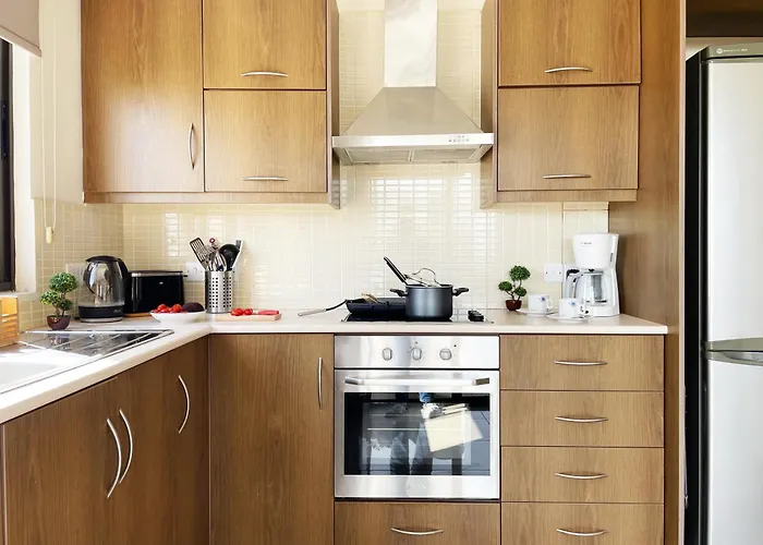 Apartment Stylish 2br With Balcony And Parking Near Saint Lazarus And Finikoudes *