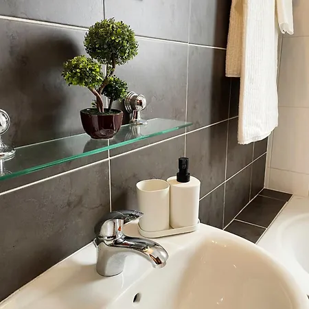 Apartment Stylish 2br With Balcony And Parking Near Saint Lazarus And Finikoudes *