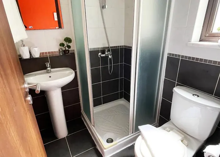 Appartamento Stylish 2br With Balcony And Parking Near Saint Lazarus And Finikoudes Larnaca